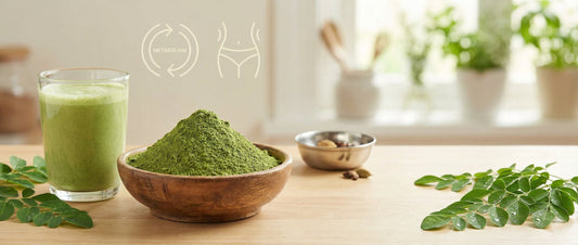 Featured image showing moringa powder for weight loss in an Indian diet, with green moringa leaves and a healthy drink placed in a clean wellness-style setting.